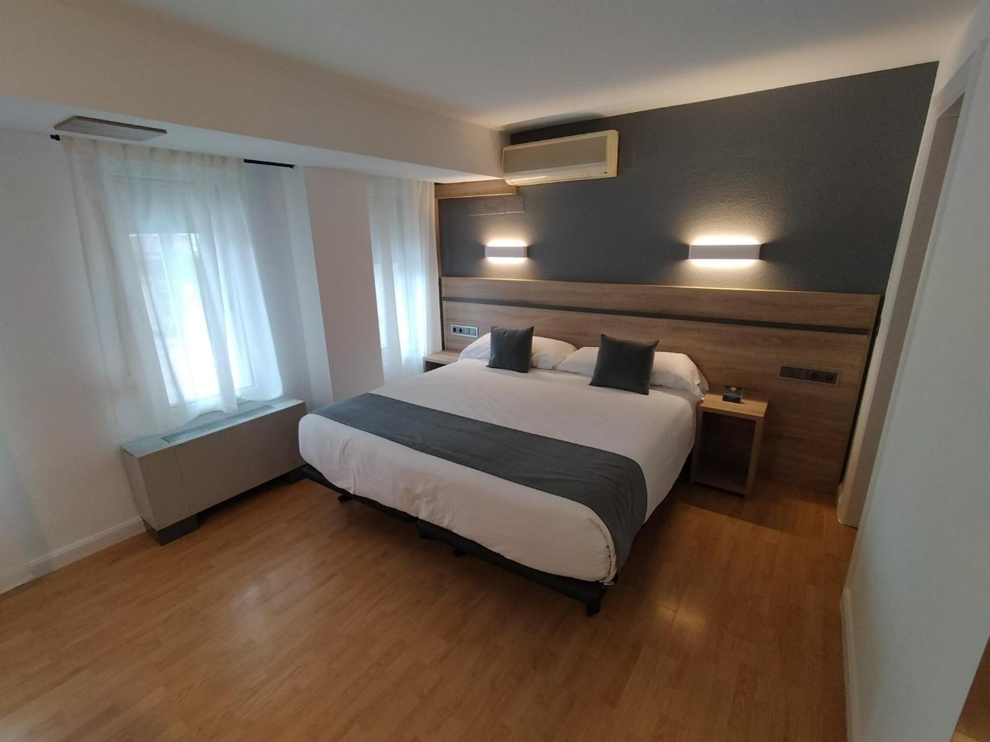 Hostal Alda Palencia Plaza Ngoại thất bức ảnh